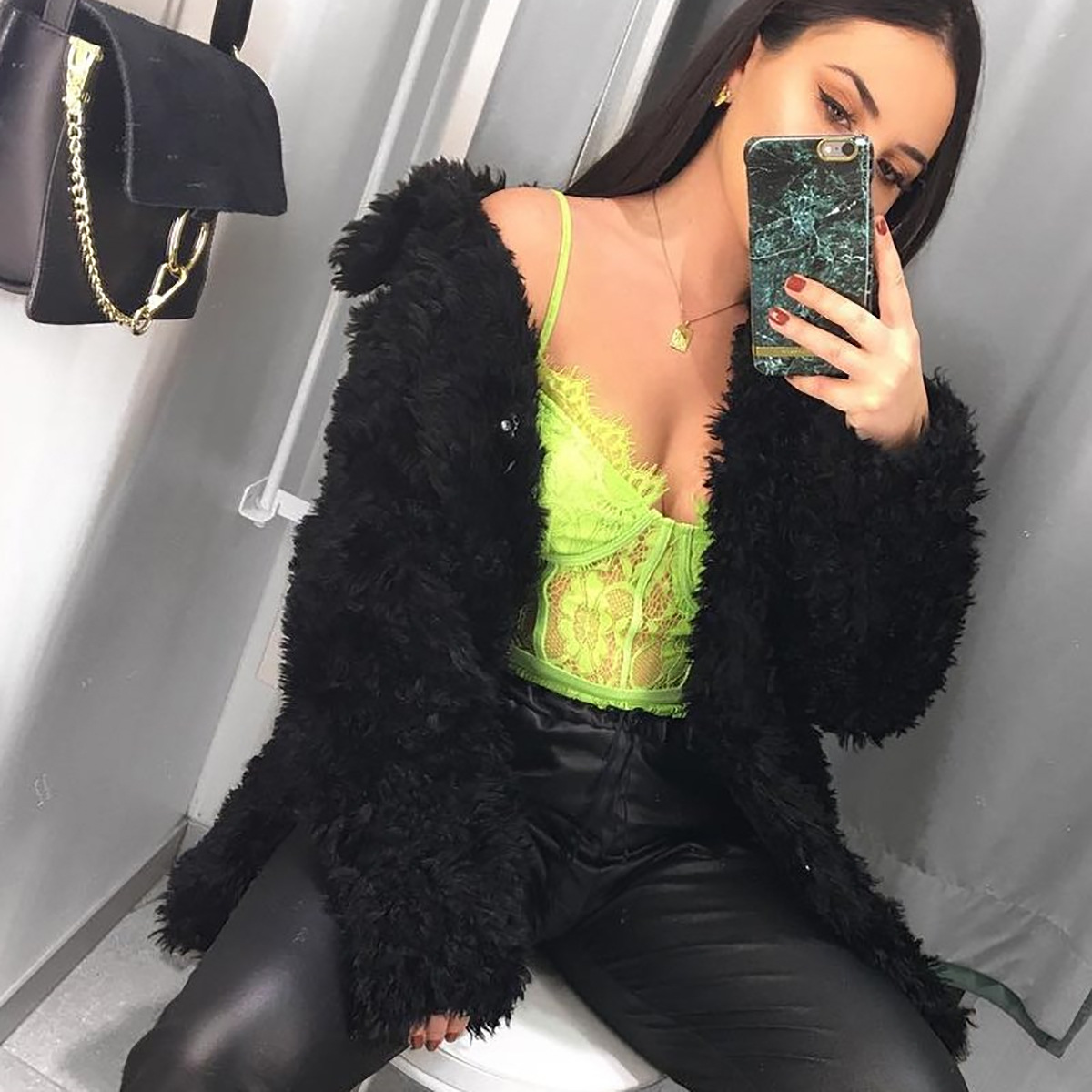 47048596_377275616378213_12889