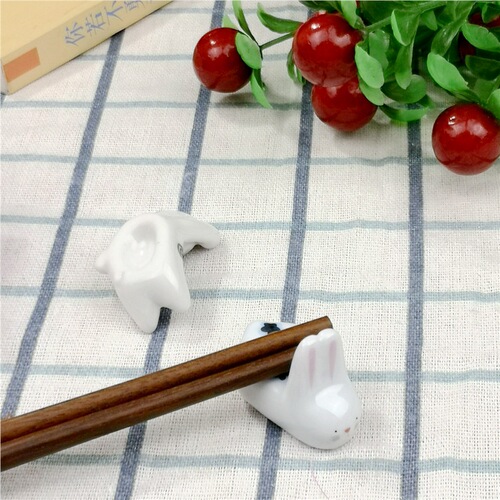 Cute bunny chopstick holder kitten ceramic handicraft table decoration Japanese hotel home chopstick holder chopstick pillow
