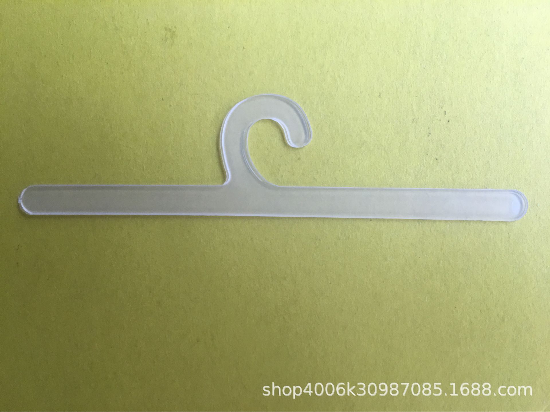 厂家直销各种不同大小尺寸塑料挂钩.十字绣挂钩小包装袋衣架挂钩