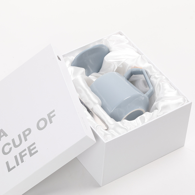 Taza de oro, taza de cerámica, taza de café, taza de agua, con tapa sin agujeros a prueba de polvo, cuchara, posavasos, LOGOTIPO tallado