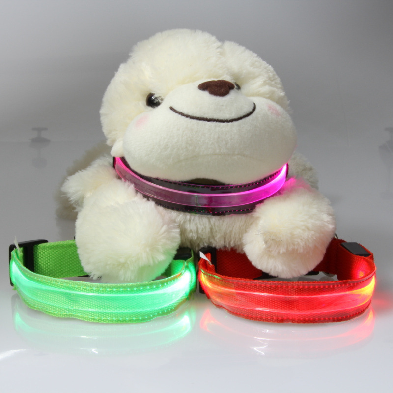 Manufacturer's ready-made LED luminous pet collars, luminous dog collars, nylon cat and dog collars, pet supplies for cats