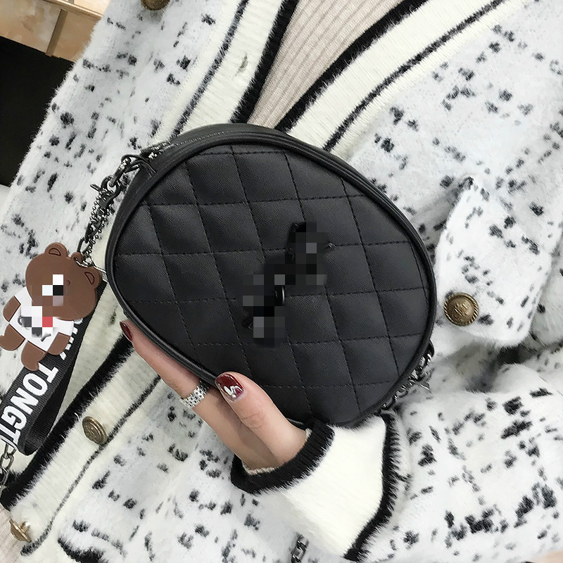 Small bag woman 2019 new pattern Female bag One shoulder Inclined shoulder bag key Mobile phone bag fashion Trend Versatile Little Bear Pendant