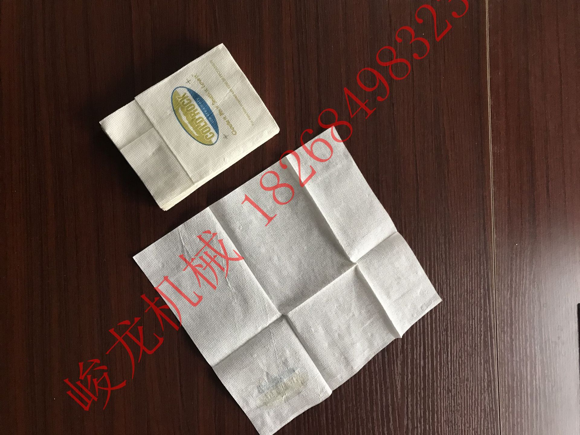 国外友人用的餐巾纸 错位式压针点印logo的餐巾纸折叠机