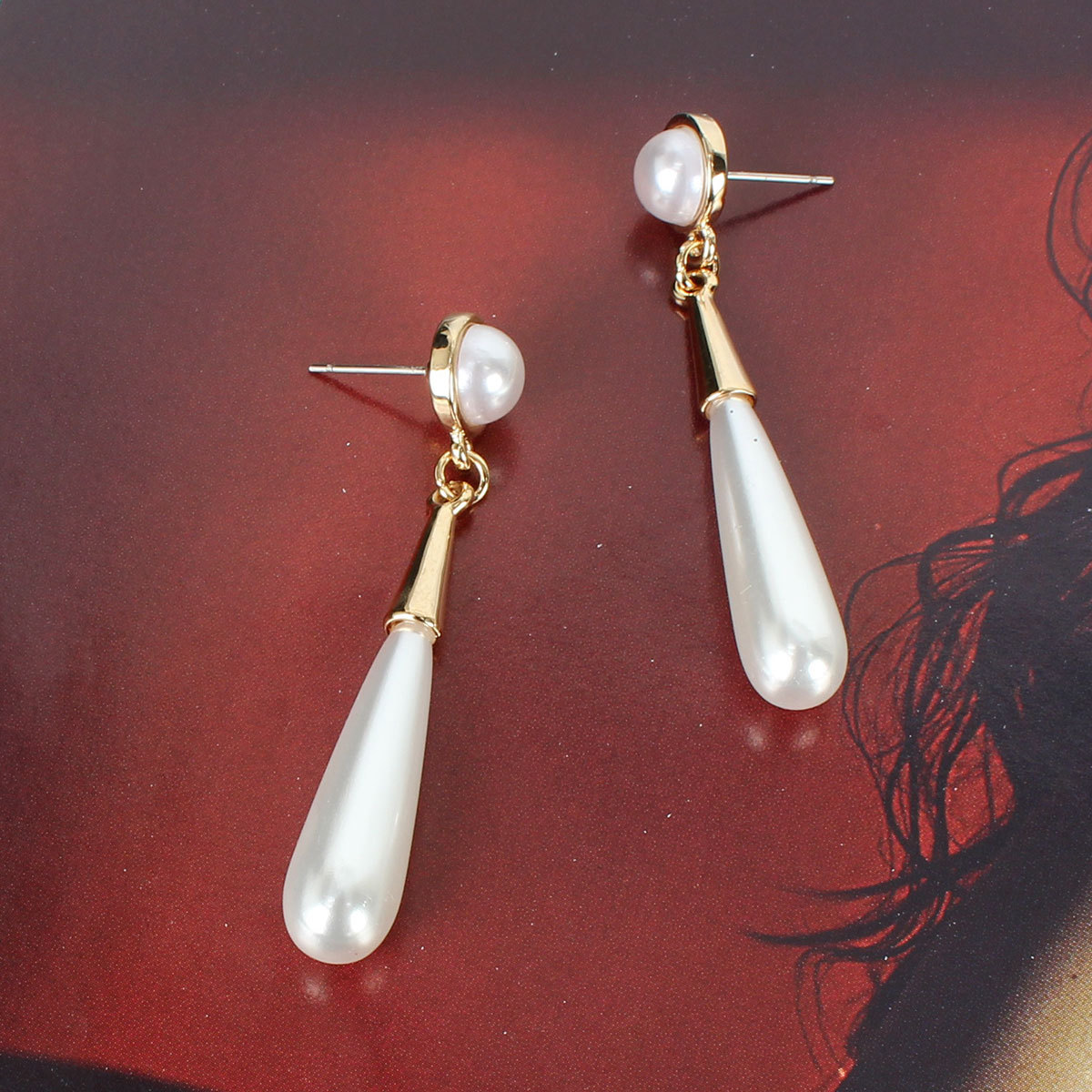 Korean Fashion Large Imitation Pearl Earrings Female Elegant Personality Water Drop Earrings display picture 5