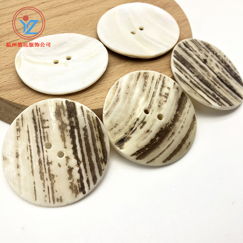 Oversized natural shell button big cake buckle men's and women's coat coat buckle skirt buckle decorative buckle two-eye white shell buckle button