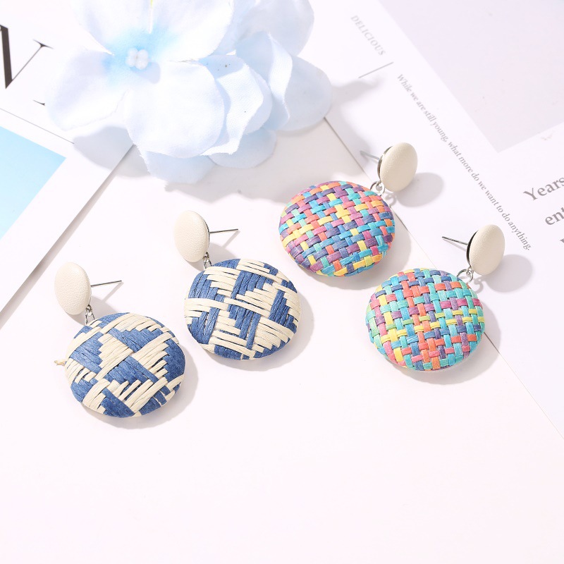 New Earrings Bohemian Retro Button Earrings National Style Woven Grass Paper Round Ear Studs Wholesale Nihaojewelry display picture 5