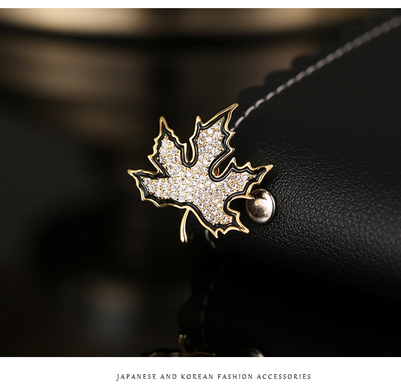 Maple Leaf Delicate Brooch Female Cute Anti-lightning V Neckline Wild Simple Suit Shirt Collar Pin display picture 4