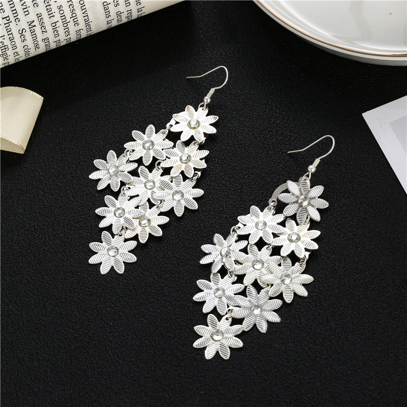 Vintage Beautiful Temperament Hollow Gold And Silver Alloy Plating Long Drop Flower Earrings display picture 5