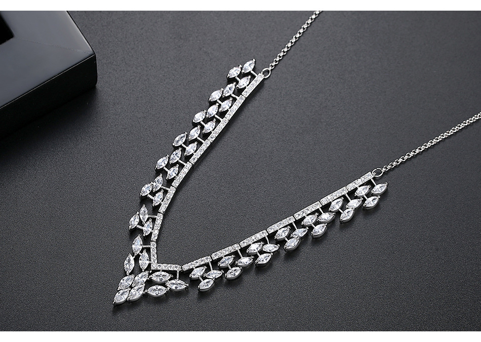 Fashion Fashion New Simple Wild Lady Banquet Copper Inlaid Zirconium Necklace display picture 4