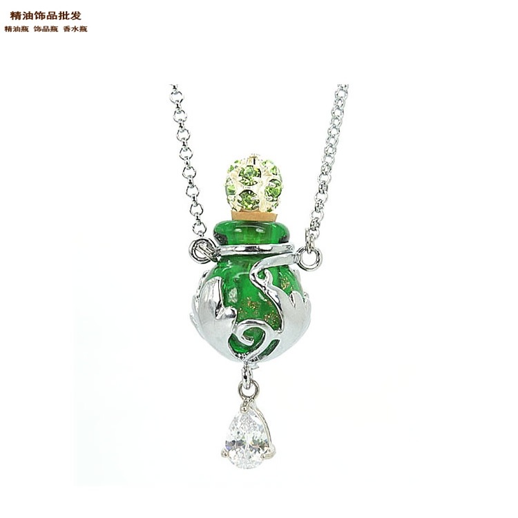 中国精油饰品网金莎翠绿色瓶流星花园项链吊坠2.jpg