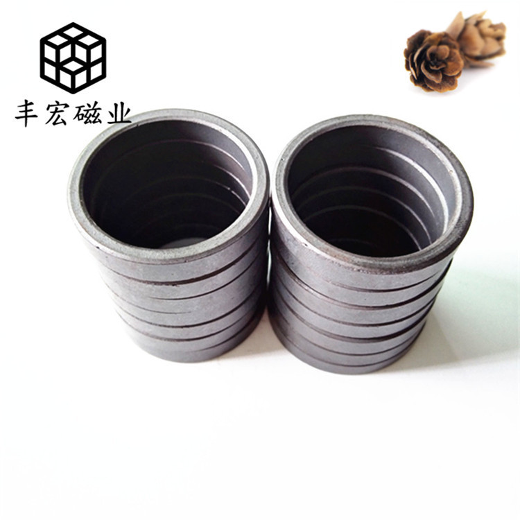 D35*6-28铁氧体磁铁 强磁铁圆形35×6孔28喇叭磁大圆环通孔吸铁石