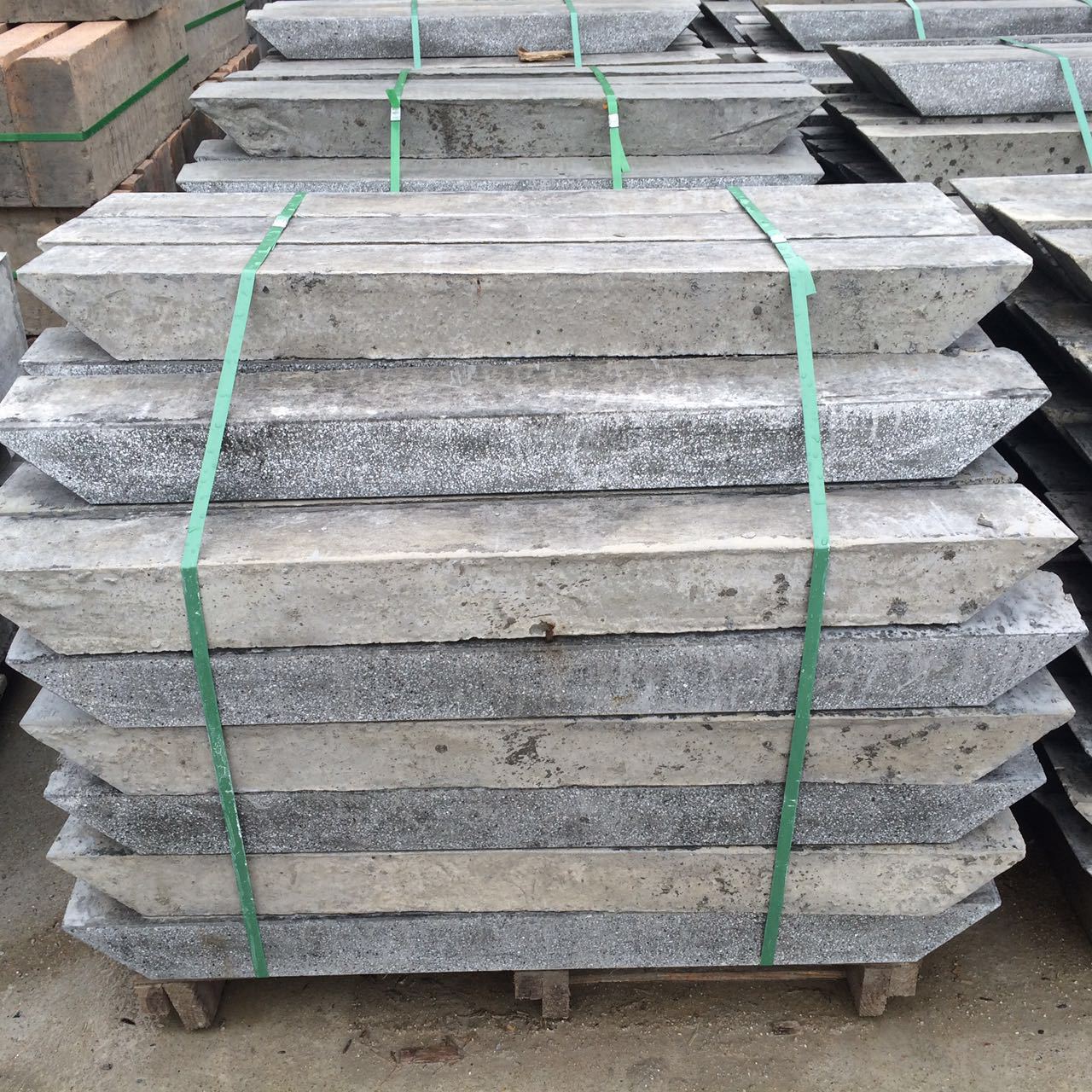 深圳水泥路沿石混凝土树围六角块河堤高速护坡石路侧石市政道牙石