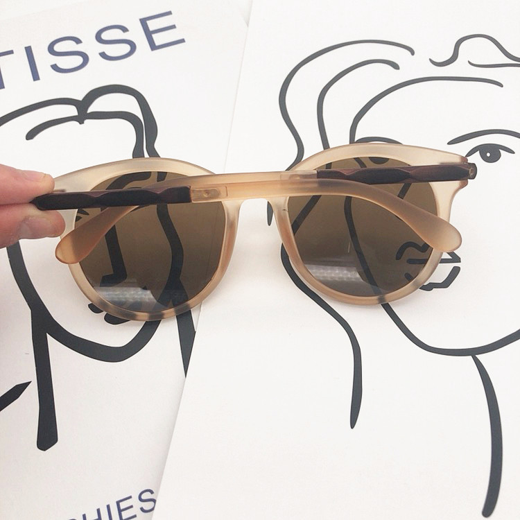 Nuevo coreano retro marrón té helado gafas de sol ins Pequeño Libro Rojo UV a prueba de gafas de sol fábrica suministro directo 3145