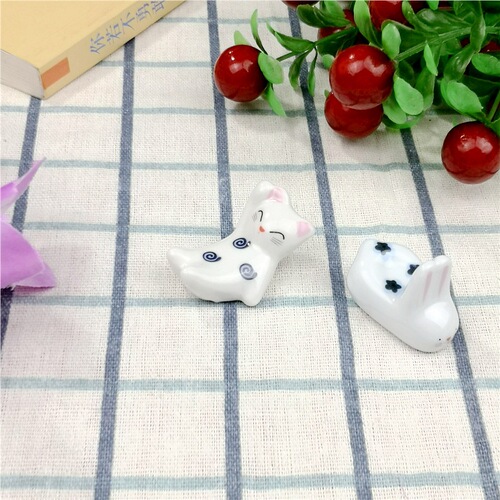 Cute bunny chopstick holder kitten ceramic handicraft table decoration Japanese hotel home chopstick holder chopstick pillow