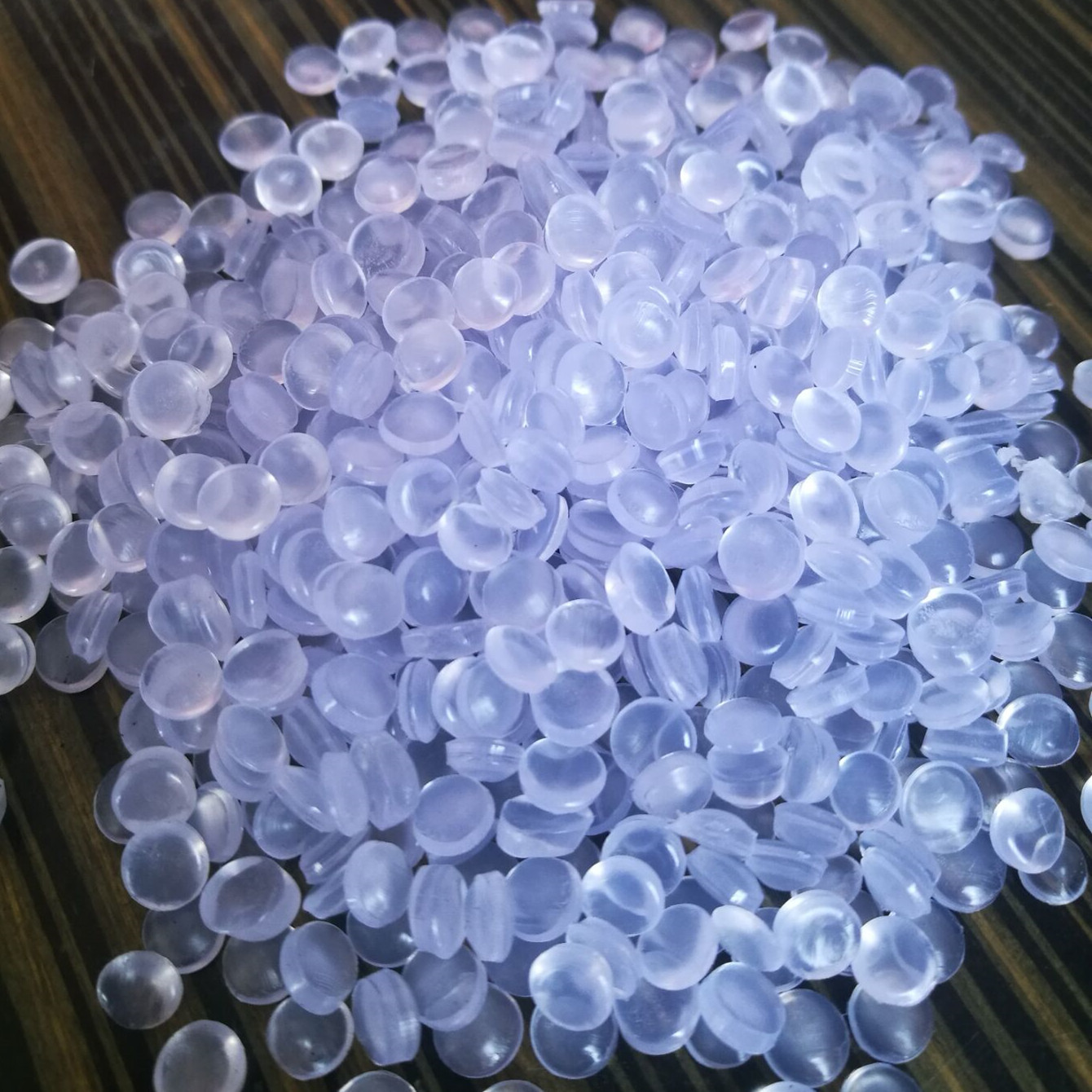 硬质PVC颗粒 PVC透明蓝注塑级挤出级胶粒120度高流动性 PVC原料-阿里巴巴