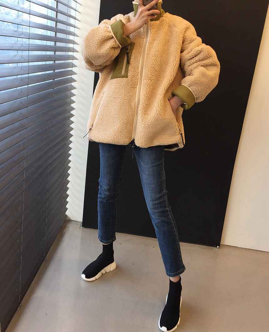 Women's Lamb Wool Coat With Pocket Detail And Stand Collar_voghion.com