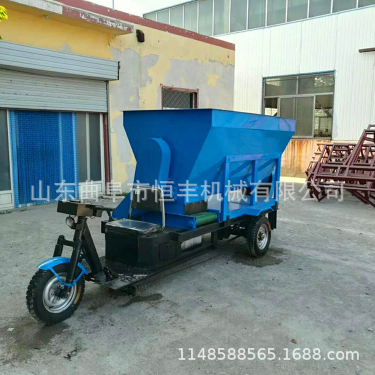 湖南奶牛养殖场自动撒料车 电动饲料上料车 柴油撒料车