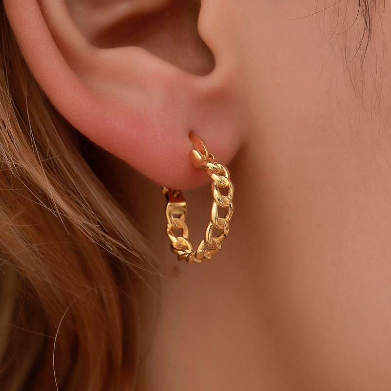 (Cross-border trading), fashionable earrings, geometric short ear clips, Korean style, simple and elegant design