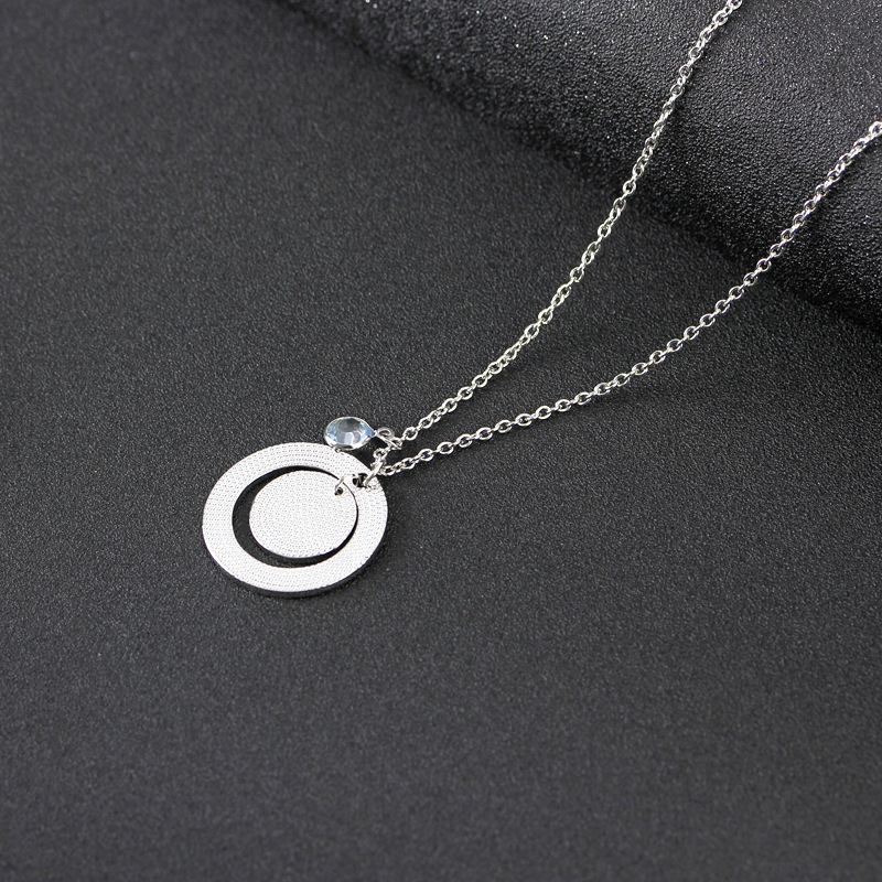 New Fashion Geometric Round Letter Tag Necklace Mother&#39;s Day Gift Round Wisdom Pendant Necklace Wholesale display picture 5