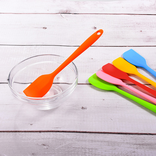 A one-piece all-silicone cream cheese spatula and cake decorating tool with a scraping and stirring function.