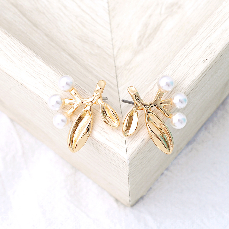 Fashion New Tide Leaf Pearl Earrings display picture 4