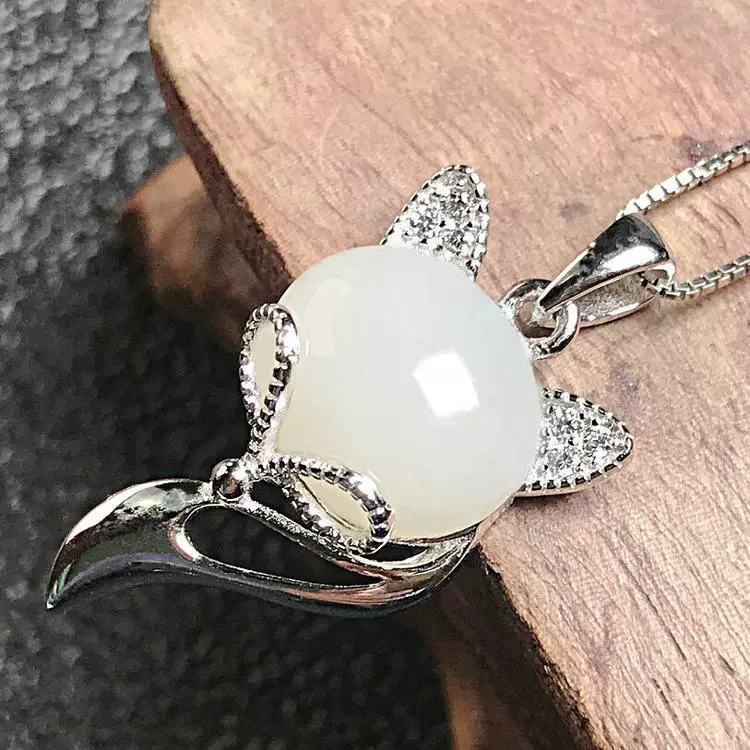 S925项链女锁骨链银韩版简约森系气质天然和田玉狐狸宝石吊坠