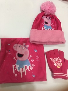 Children's Hat, Scarf, Gloves, Pig