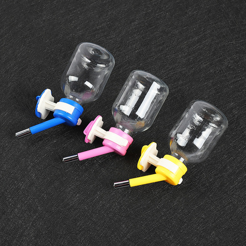 Factory direct sales hanging pet water fountain plastic water bottle for dogs and cats automatic water fountain simple hanging cage