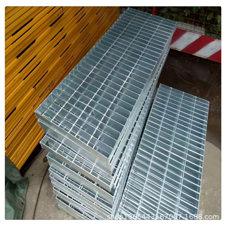 厂家生产304钢格栅 网格栅板 楼梯踏步板车道生产