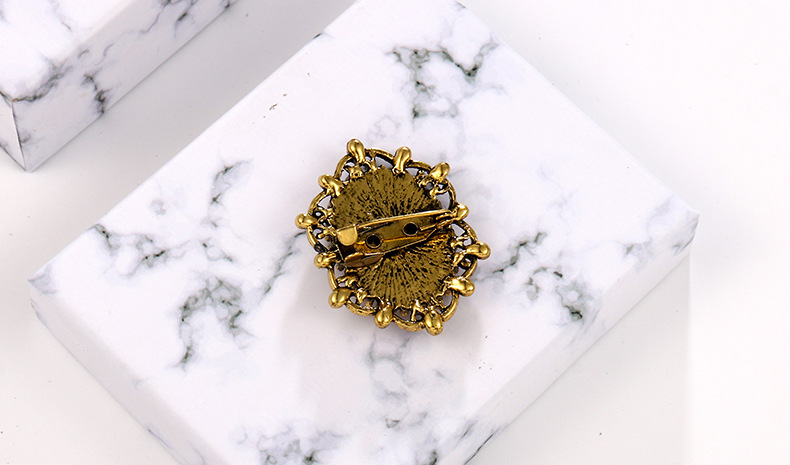 Brooches Classification Business Occasion Alloy Material Retro Pin Flower Alloy Rhinestones Women's Brooches