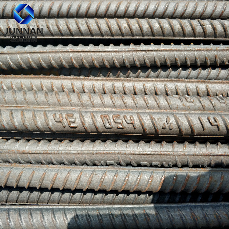 Acero roscado HRB400 con varios materiales y especificaciones completas para barra de acero en el sitio de construcción