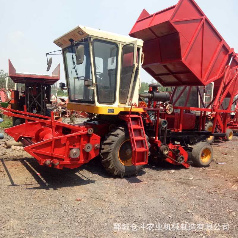 牧草收割青储 黄储机 养殖厂专用干鲜秸秆自动回收机