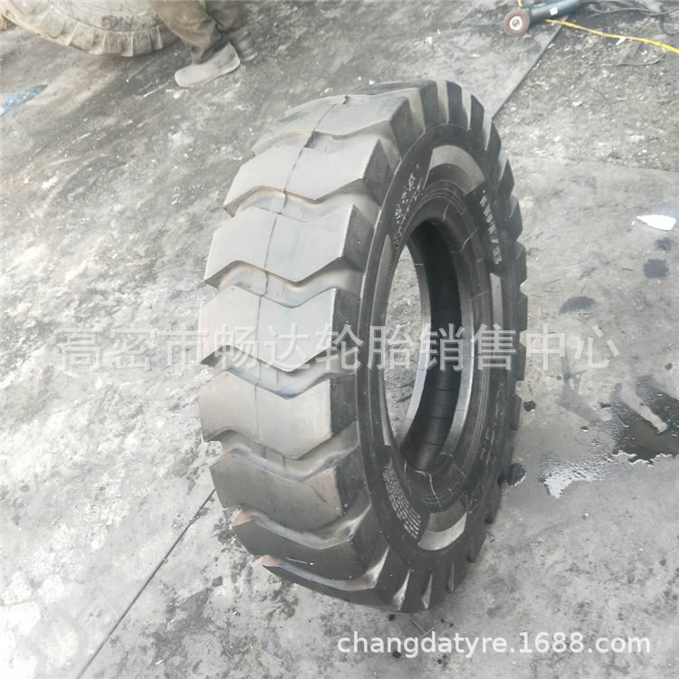 销售10.00-20/14.90-20铲车轮胎  波浪花纹 工程机械轮胎