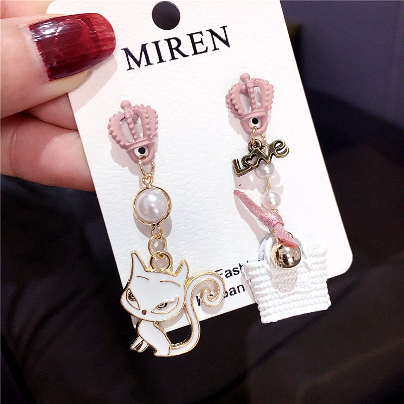 Korea's New Cartoon Cat Asymmetric Earrings College Style Trend Earrings Wholesale Nihaojewelry display picture 6