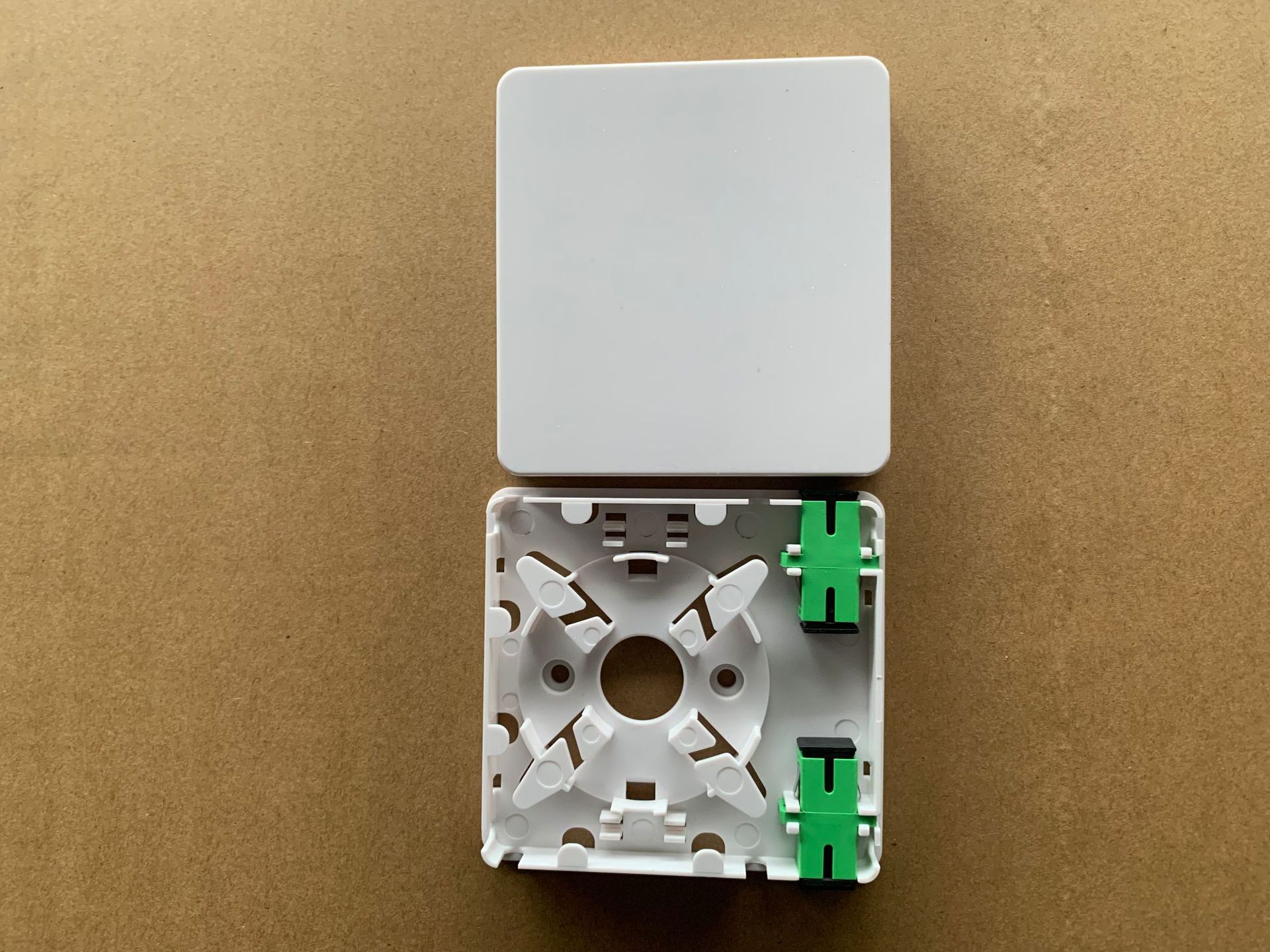 厂家生产光纤面板,光纤桌面盒,光纤面板,光纤连接面板95x90x15