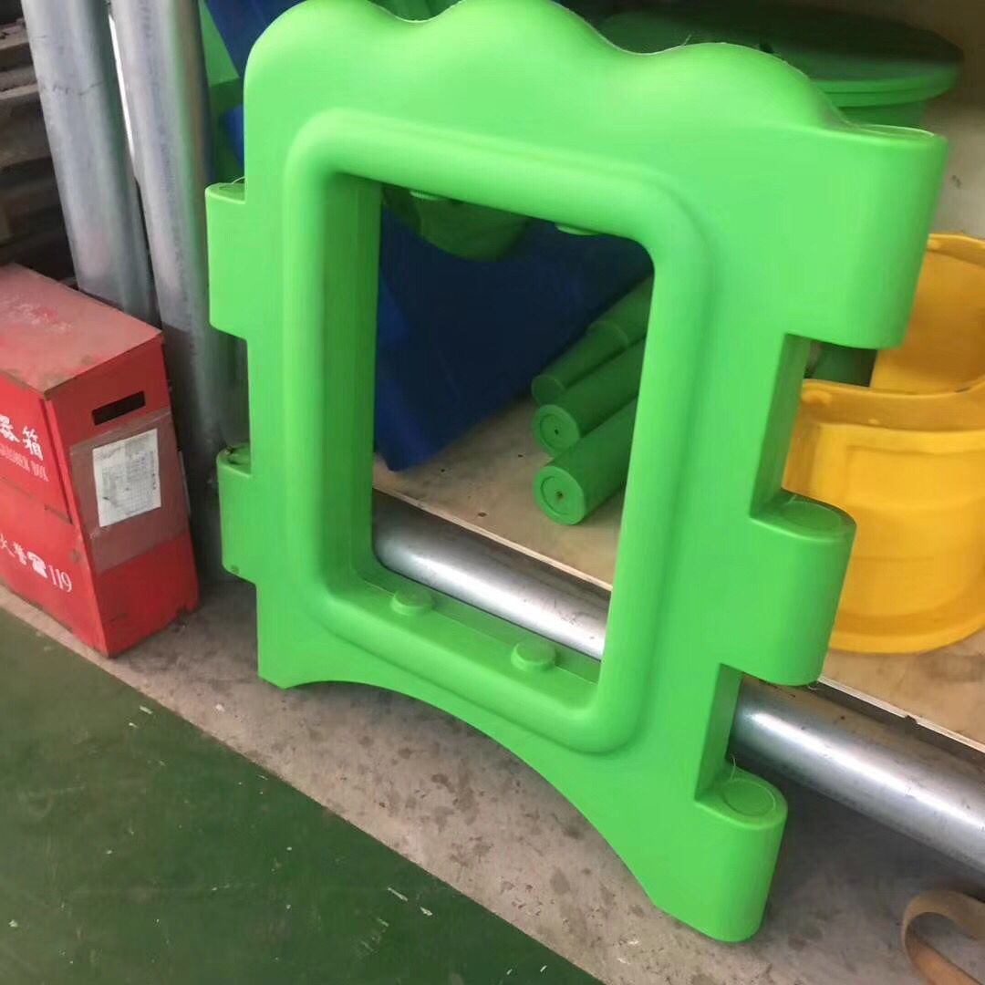 滚塑厂家供应滚塑异形产品游乐设施产品畜牧业产品