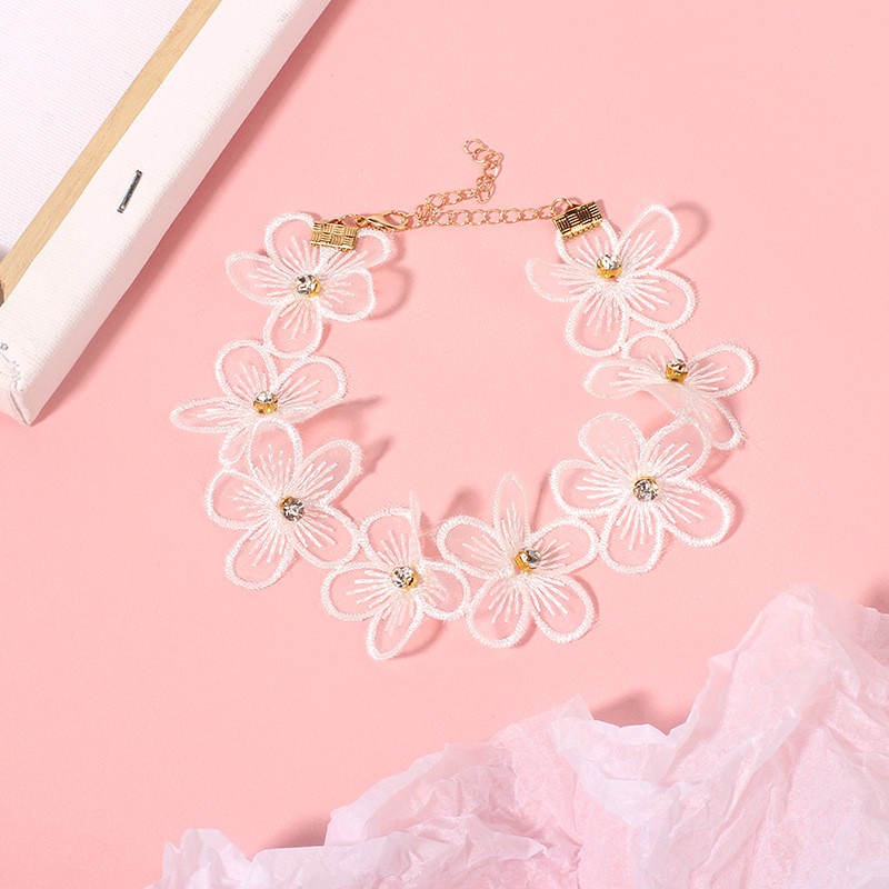 8g Weight Necklace Classification Wedding, Travel Occasion Lock Pattern Women'S Gender Cross-border New Accessories Internet Hot Fresh Rhinestone Flower Necklace Pearl Choker Necklace Short Clavicle Chain 2