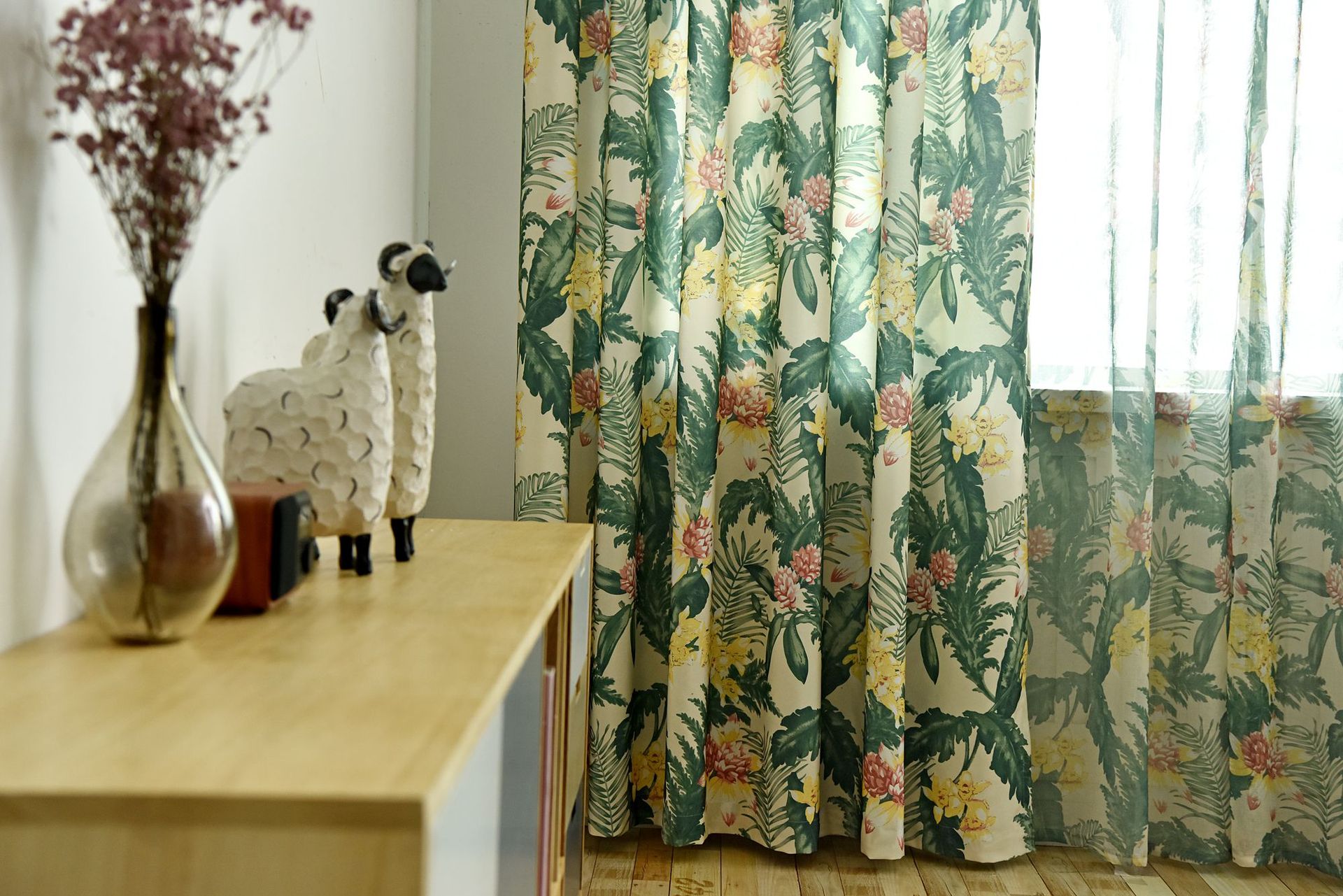 伊莎莱-美式风格客厅窗帘效果图-客厅窗帘图片