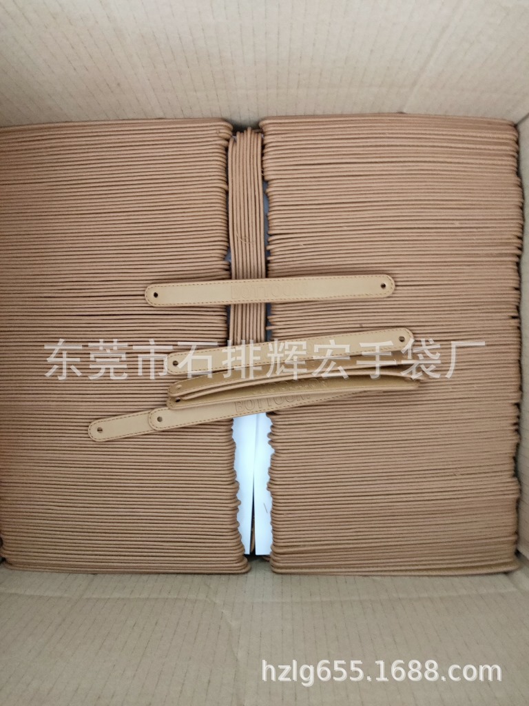 东莞手带厂生产蓝牙音响收音机礼品盒皮手提带皮手挽带真皮拉手带