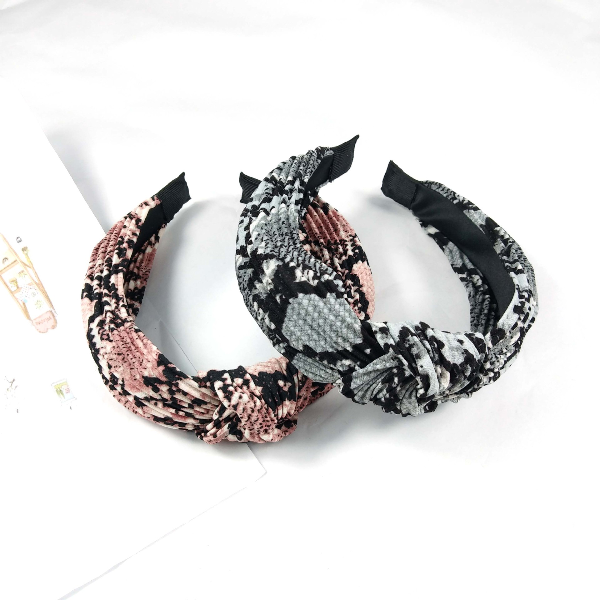 Fashion  Snakeskin Knotted Headband Wide-brimmed Fabric Printing Crease Hairpin Serpentine Fold Pressure Headband Wholesale Nihaojewelry display picture 4