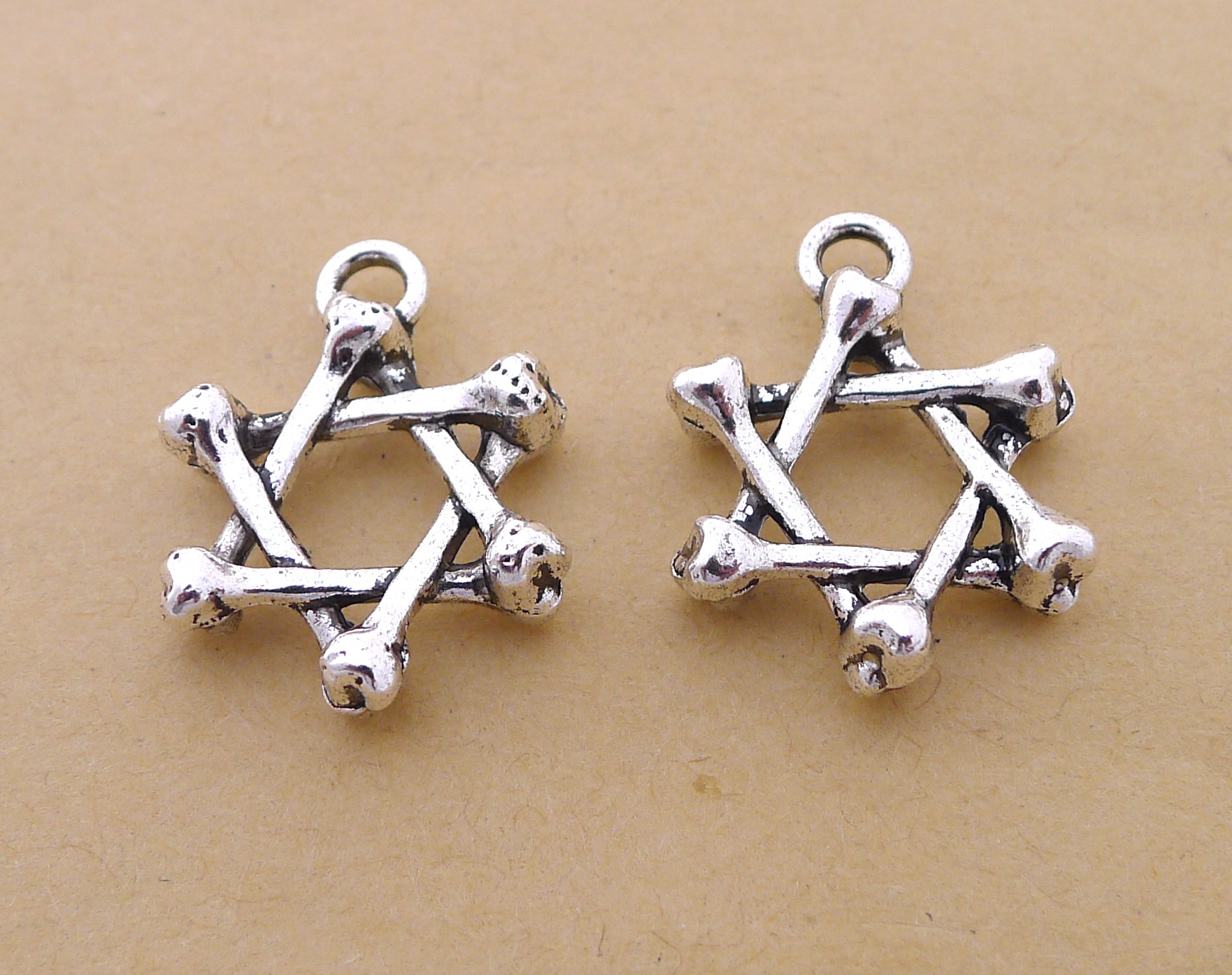 LY1293 骨头六角星 60个/包 3.2克 20x26mm 古银色合金饰品配件