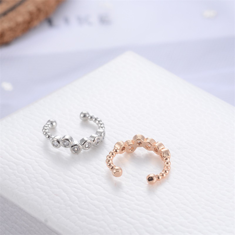 Européen Et Américain Nouveau Boucles D'oreilles De Perles Femmes Oreille Clip En Forme De U Boucles D'oreilles Diamant Non-percé Oreilles Oreille Clip De Femmes Tous-match Oreille Clip display picture 4