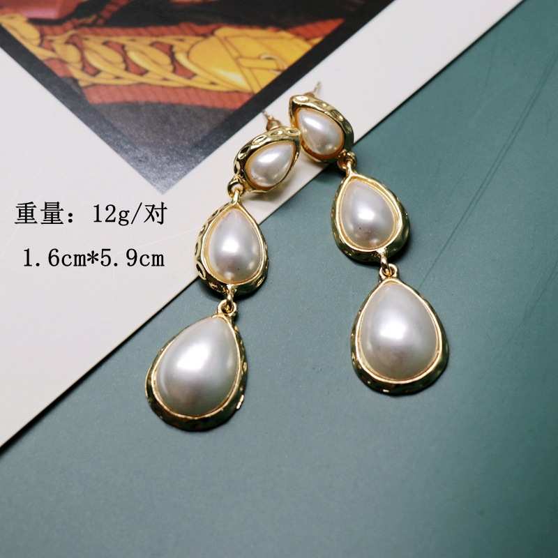 White Colored Water Drop Earrings Earrings Korean Resin Pearl Earrings Wild Jewelry display picture 1