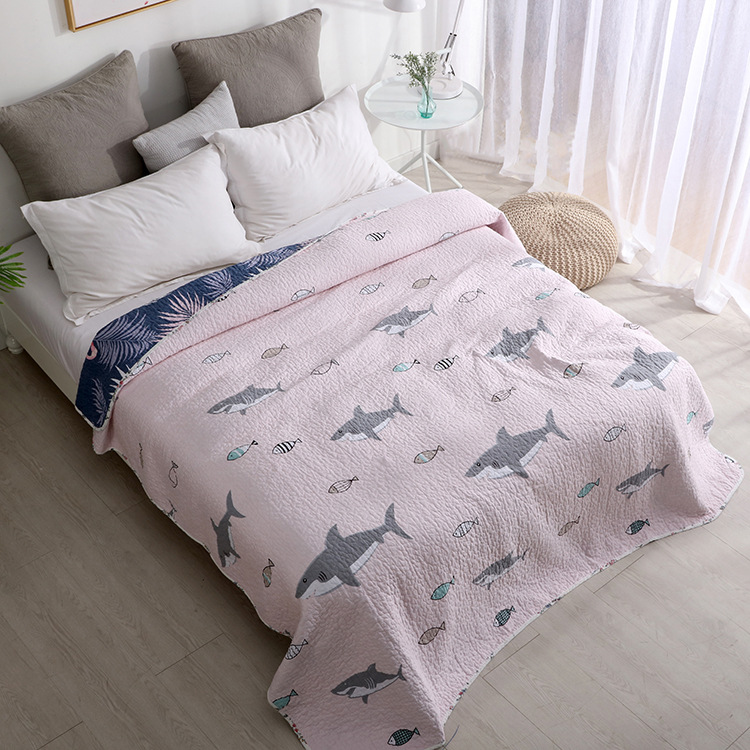 廠家直銷(xiāo)水洗床蓋雙面純棉斜紋歐式印花簡(jiǎn)約絎縫被夾棉床單空調(diào)被