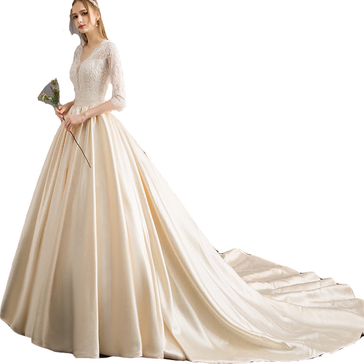 Main Wedding Dress 2025 New Bride Deep V Neck Palace Princess Large Size Simple Slimming Look Tail Light Female Forest Style