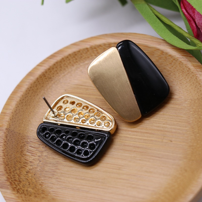 Rectangular Gold And Silver Two-color Stitching Stud Earrings Fashion Design Ear Stud Earrings display picture 2