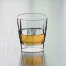 厂家批发餐饮直身水杯创意促销礼品酒吧用杯晶白料厚底四方玻璃杯