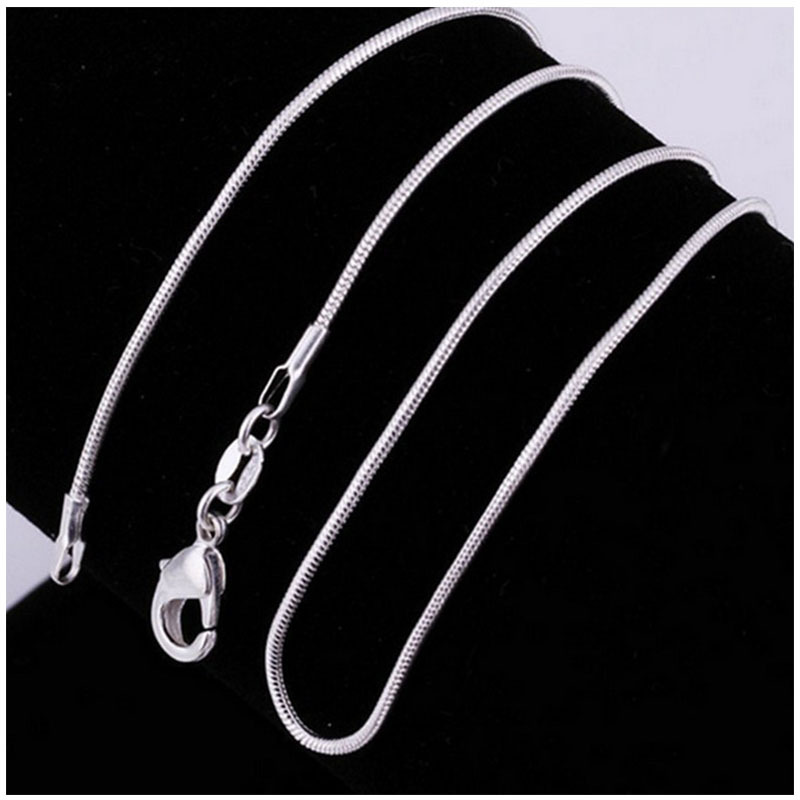 Collana con catena per clavicola in argento con osso di serpente da 1 mm alla moda e molto venduta_voghion.com