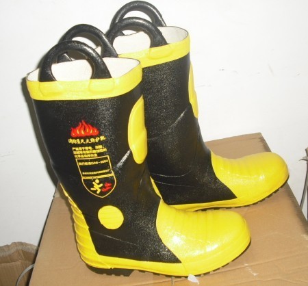 消防灭火靴消防员战斗靴装备02款灭火钢板底防护胶鞋防刺穿防水