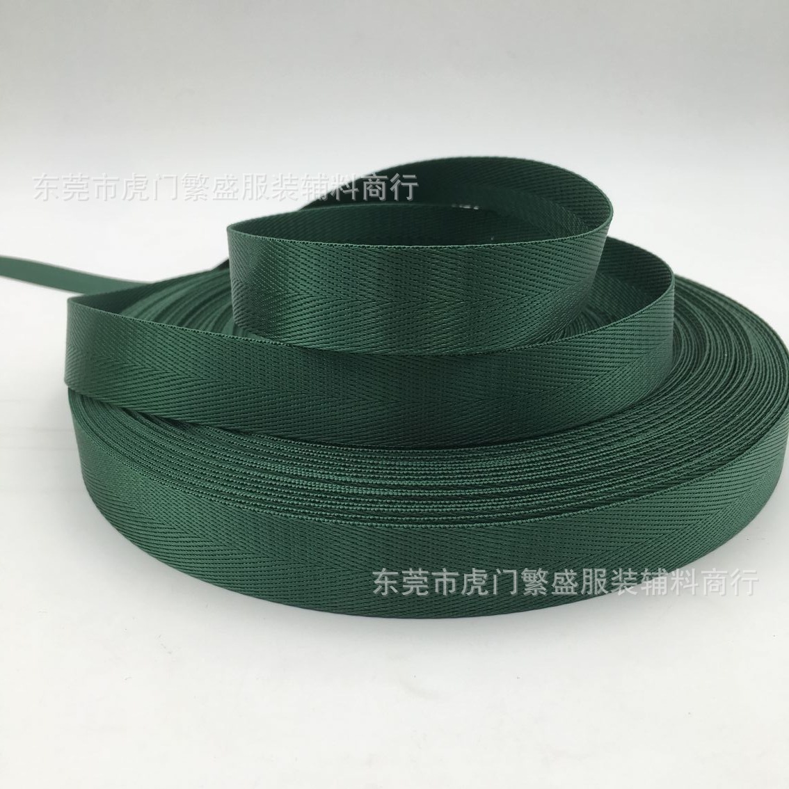 Grass green * 2cm herringbone thickness 1.1mm